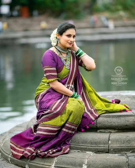 Ilkal Saree, Photoshoot In Saree, Door Handle Design, Saree Women, Nauvari Saree, Indian Photoshoot, Body Poses, Beautiful Fantasy Art, Handle Design