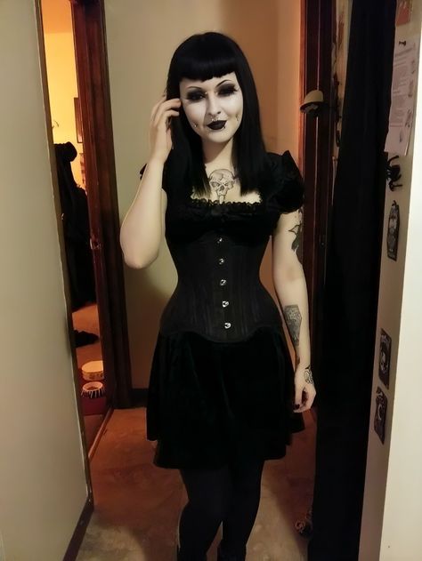 Perky Goth Outfits, Goth Casual Outfits, Goth Poses, Goth Outfit Inspo, Goth Fits, Goth Outfit Ideas, Corset Outfits, Goth Look, Goth Women