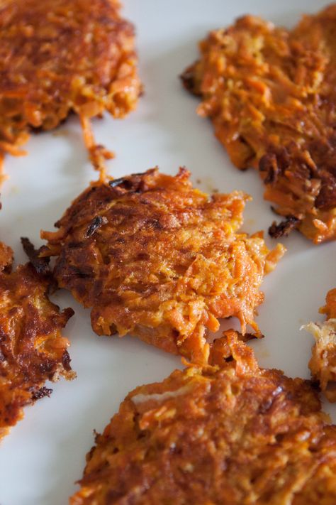 Grated Potato Pancakes, Carrot Fritters, Savory Snack Recipes, Butter Beans Recipe, Hotdish Recipes, Fried Halloumi, Homemade Carrot Cake, Plant Based Recipes Dinner, Spiced Carrots