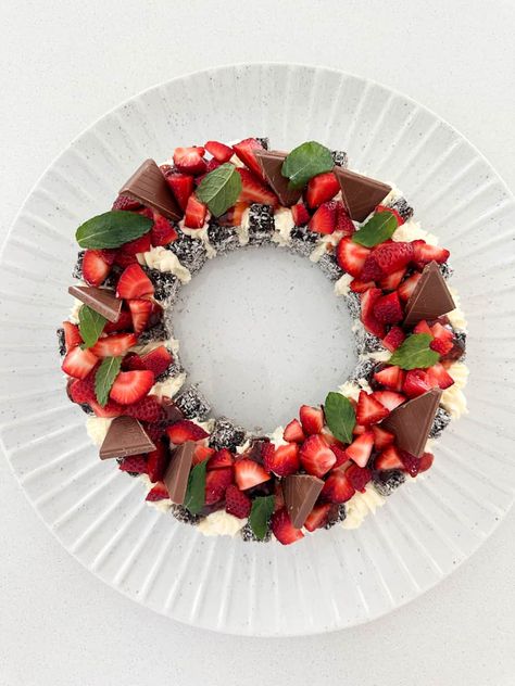 Lamington Christmas Dessert Wreath Dessert Wreath Christmas Treats, Christmas Wreaths Dessert, Christmas Sweet Wreath, Christmas Lamington Wreath, Lamington Wreath Cake, Lamington Christmas Wreath, Christmas Potluck Decor, Wreath Dessert Christmas, Christmas Chocolate Mousse