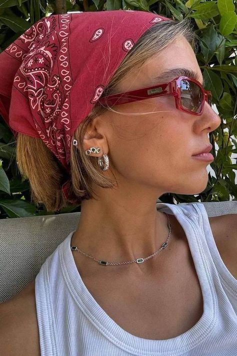 30+ Stylish Bandana and Headscarf Outfit Ideas to Elevate Your Look | Summer Fashion Trends | Accessories Headscarf Outfit, Bandana Hairstyles Short, Bandana Outfit, Sustainable Sunglasses, Night Festival, Cottagecore Vibes, Look Summer, Bandana Styles, Bandana Hairstyles