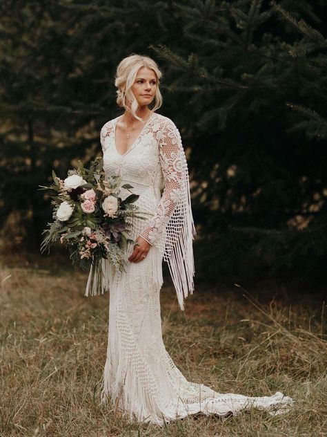 And the Bride Wore…Fringe Gaudy Wedding, Dresses With Fringe, Wedding Shoes Boho, Fringe Wedding Dress, Rustic Wedding Ideas, Sheath Wedding Gown, Wedding Concept, Western Wedding Dresses, Nature Enthusiast