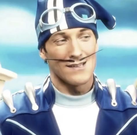 Hear Me Out Weird, Sporticus Lazy Town, Lazy Town Sportacus, Weird Pfp, Magnus Scheving, Lazy Town, No Me Importa, Anatomy, Metallica