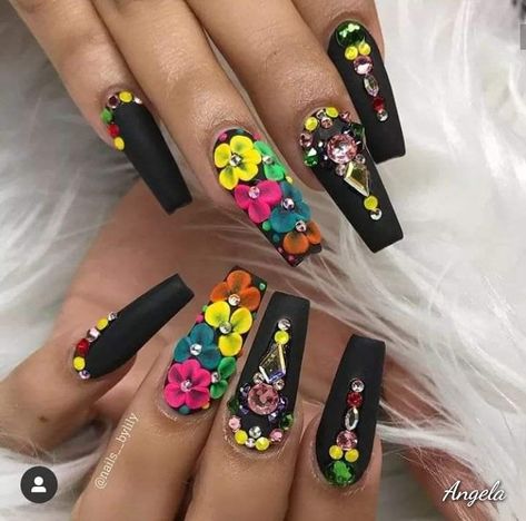 Traditional Mexican Nails, Mexican Quince Nails, Black Mexican Nails, Cute Quince Nails, Mariachi Nails, Quince Nails Almond, Mexican Acrylic Nails Design, Mexican Theme Nails, Mexican Nails Designs Mexico