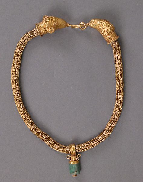 Gold Necklace with Amphora (Vase) Pendant Date: 4th century Geography: Made in Alexandria, Egypt Culture: Byzantine Medium: Gold Roman Egypt, Amphora Vase, Byzantine Gold, Byzantine Jewelry, Ancient Egyptian Jewelry, Egypt Culture, Ancient Jewels, Roman Jewelry, Ancient Jewellery