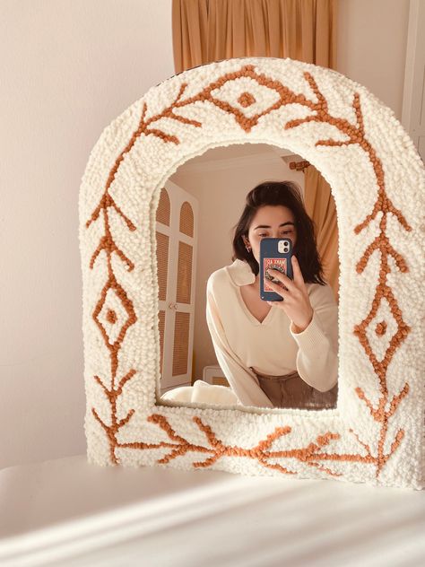 100% Handmade Tufted Mirror This mirror is 40x48 cm in size and is perfect for selfies.  It has a hanging hook for wall mounting. Simple patterns made with velvet rope with modern bohemian design are a unique piece for your home. Make room in your home for modern, hand-made touches carefully designed for you. Tufted Mirror, Tufting Diy, Colored Mirror, Home Decor Bohemian, Bohemian Home Decor, Punch Needle Patterns, Pola Sulam, Punch Needle Embroidery, Needle Punch