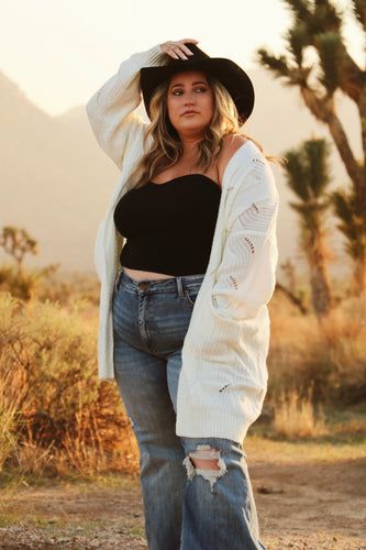 Western Outfit Plus Size, Picture Poses Plus Size, Senior Pictures Outfits Plus Size, Plus Size Photo Shoot Outfits, Photography Poses For Plus Size Women, Senior Picture Ideas Plus Size, Plus Size Photoshoot Ideas, Western Style Plus Size, Plus Size Senior Pictures Poses