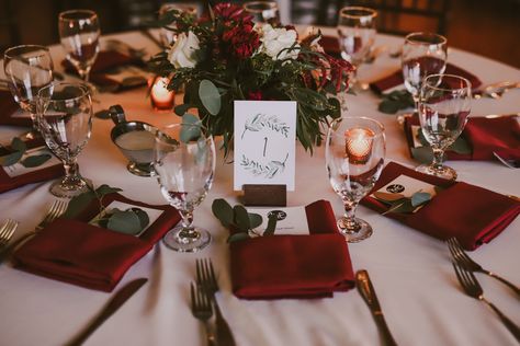 November wedding Gold And Burgundy Wedding Theme, Red White Gold Green Wedding, Wedding Circle Table Decor, Outside Wedding Ceremonies, Winter Wedding Red, Wedding Theme Color Schemes, Beauty And Beast Wedding, Wedding Colors Red, Christmas Tree Decorating