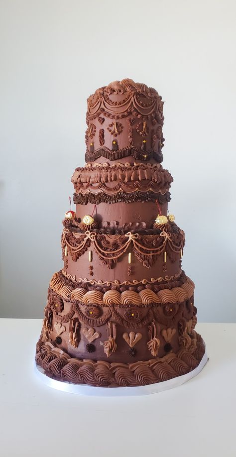 Tiered Lambeth Cake, Chocolate Tiered Cake, Chocolate Lambeth Cake, Lambeth Cake Wedding, Chocolate Vintage Cake, Traditional Cake Designs, Victorian Style Cake, Chocolate Cake Wedding, Wedding Chocolate Cake