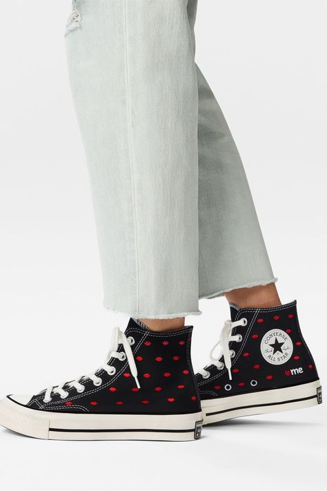 Converse Valentine, Converse Valentines, All Star Converse, Star Converse, All Stars Converse, White Platform, Fashion Victim, Holiday Style, Classic Sneakers