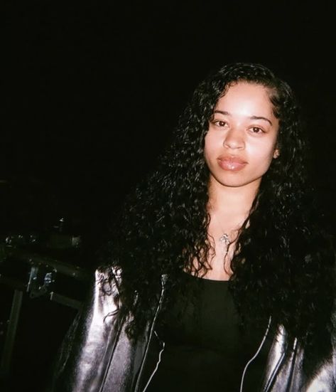 R&b Aesthetic, Ella Mai, Female Celebrity Crush, Birthday Hairstyles, Black Barbie, Best Rapper, Girl Swag, Famous Women, Curly Hair Styles Naturally