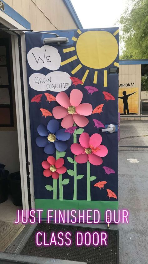 Spring Decorated Doors For School, Garden Theme For Kindergarten Classroom, Spring Door Designs Classroom, Flower Classroom Door Ideas, Spring School Door Ideas, Preschool Flower Bulletin Board Ideas, Preschool Door Decorations Spring, Classroom Door Flowers, Spring Door Ideas For Preschool