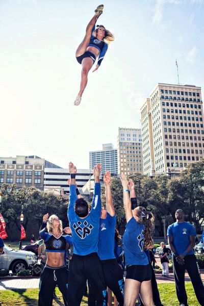 Cheer athletics Flyer Cheer, Cheer Athletics Cheetahs, Cool Cheer Stunts, Cheerleading Stunts, Basket Toss, Cheerleading Workouts, Cheer Flyer, The Cheerleaders, Cheer Photography