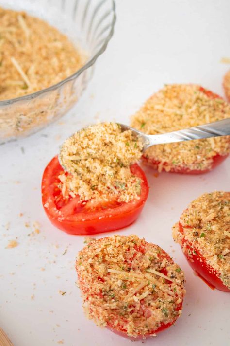 Parmesan Tomatoes, Summer Vegetable Recipes, Air Fryer Recipes Snacks, Fried Tomatoes, Tomato Dishes, Veggie Dinner, Air Fryer Oven Recipes, Roasted Cherry, Baked Tomatoes