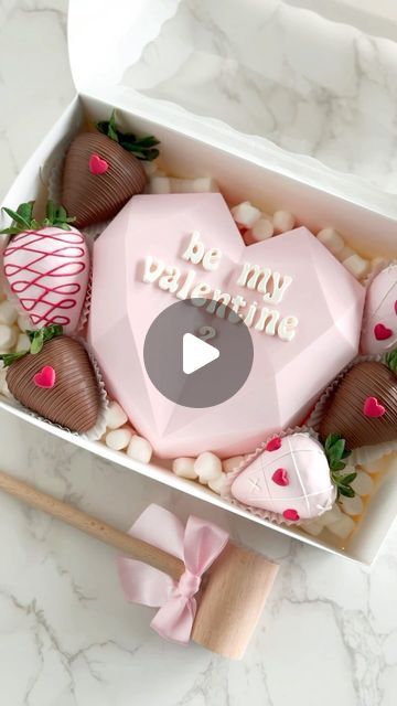 @ediblebykatia on Instagram: "I would love to create more V-day proposal sets 🥹 It’s not too late to ask!❤️ All breakable hearts come empty but can be filled with additional strawberries, candy, or customized polaroids (prices may vary) 🏷️ #ediblebykatia #valentinesday #vday #breakableheart #vdaystrawberries #valentinesstrawberries #milkchocolatestrawberries #pinkaesthetic #valentinesbreakableheart #vdaybreakableheart #valentineproposal" Breakable Hearts, Valentines Proposal, Strawberry Delight, Vday Gifts, Chocolate Covered Treats, Chocolate Dipped Strawberries, Strawberry Dip, Home Bakery, Sweet Box