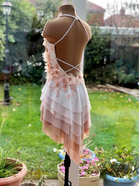 Dance Dresses Contemporary, Tap Dance Aesthetic, Western Dance Costume, Contemporary Dance Outfits, Salsa Costume, Solo Dance Costumes, Cute Dance Costumes, Pretty Dance Costumes, Dance Costumes Dresses