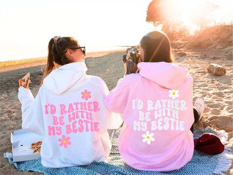 Bff Twinning Outfits, Cute Aesthetic Hoodies, Matching Clothes For Best Friends, Bestie Hoodies, Friends Birthday Present, Bff Sweatshirts, Best Friends Shirts, Gifts For Friends Birthday, Bff Hoodies