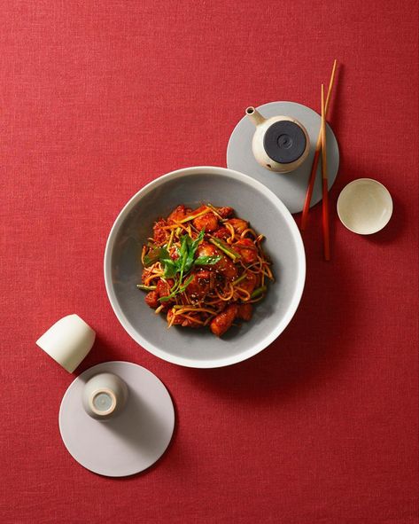 Food Photography Red Background, Chinese Soup Photography, Chinese Food Photoshoot, Chinese Food Photography, Vintage Store Ideas, Asian Food Photography, Asian Bistro, Vegan Chinese, Spicy Ramen