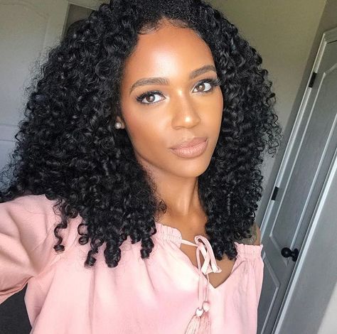 Check out @simonelovee ❤️ Shoulder Length Hairstyles Black Women, Curly Shoulder Length Hairstyles, Style Shoulder Length Hair, Shoulder Length Hairstyles, Hairstyles Black Women, Pelo Afro, Cheap Human Hair, Natural Curls Hairstyles, Natural Curly Hair