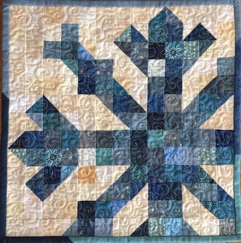 Mini Snowflake Quilt – Free Pattern – Quilting Snowflake Quilt Blocks Free Pattern, Quilted Wall Hangings Patterns, Quilt Free Pattern, Snowflake Quilt, Christmas Quilt Blocks, Mini Quilt Patterns, Quilted Wall Hanging, Christmas Quilt Patterns, Christmas Sewing Projects