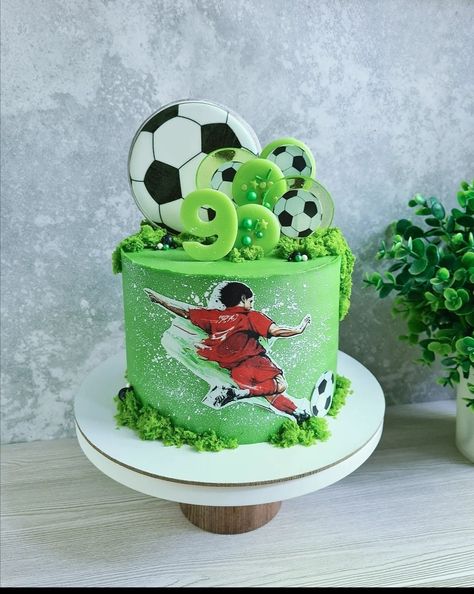 Football Cake Design, Disney Princess Cake Topper, Soccer Birthday Cakes, Sports Themed Cakes, Football Birthday Cake, Soccer Cake, Disney Princess Cake, Candy Bar Party, Football Theme Party