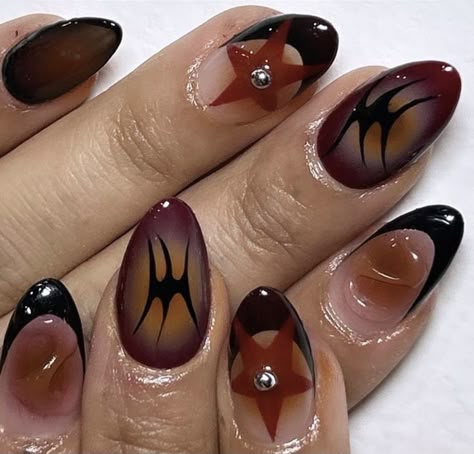 Dark And Moody Nails, Witchy Fall Nails, Grunge Short Nails, Alt Nail Ideas, Fairy Grunge Nails, Short Grunge Nails, Dark Nail Art Designs, Goth Nails Short, Short Goth Nails