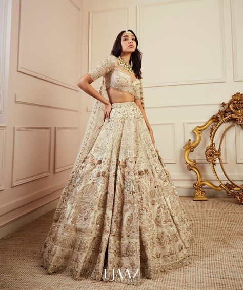 Ivory Lehenga Bridesmaid, Gold Wedding Lehenga, Gold Lehenga Bridal, Desi Shopping, Ejaaz Couture, Ivory And Gold Wedding, Ivory Lehenga, Gold Lehenga, Indian Wedding Gowns