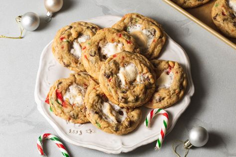 Marshmallow Chocolate Chip Cookies, Chocolate Chip Marshmallow Cookies, Chocolate Christmas Cookies, Marshmallow Chocolate, Peppermint Marshmallows, Cookie Platter, Single Serve Desserts, Chocolate Chip Cookies Recipe, Food Network Canada