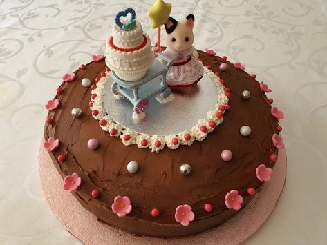 Sylvanian Families Birthday Cake, Calico Critter Birthday Party, Calico Critter Cake, Sylvanian Families Cake, Calico Critter Birthday, My Birthday Cake, Family Cake, Bow Cakes, Critters 3