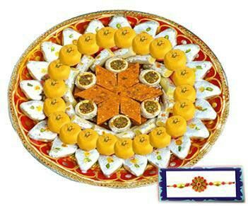 Mithai Packing Ideas, India Tiranga, Crackers Images, Diwali Sweets Recipe, Diwali Crackers, Happy Diwali Wallpapers, Diwali Wallpaper, Diwali Snacks, Wedding Platters