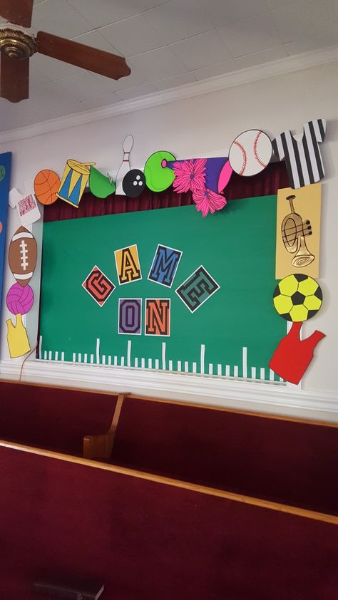 Sports Day Board Decoration Ideas School, Sports Day Notice Board Decoration, Sports Board Decoration Ideas, Sports Decoration Ideas For School, Sports Day Poster School, Sports Gala Decoration Ideas For School, Sports Day Bulletin Board Ideas, Sport Classroom Theme, Sporty Classroom Decor