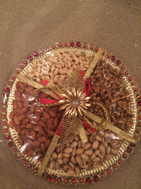 Dryfruits Packing Ideas, Dry Fruits Packing Ideas Gift Wedding, Wedding Gift Hampers, Indian Wedding Gifts, Wedding Platters, Thali Decoration Ideas, Wedding Gift Pack, Bridal Gift Wrapping Ideas, Creative Wedding Gifts