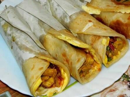 Rolled Chicken Recipes, Egg Roll Recipe, Street Food Recipe, Indian Images, Chicken Egg Rolls, Indian Street Food Recipes, Recipe Indian, Egg Roll Recipes, Chicken Rolls