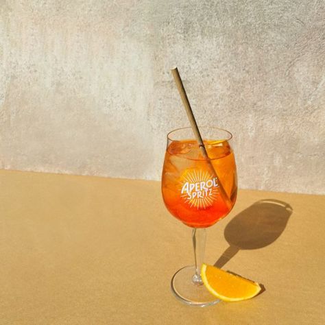 Aperol Spritz drink restaurant ad idea photography photoshop illustrator Spritz Drink, Idea Photography, Restaurant Ad, Photography Photoshop, Food Drink Photography, Time Photo, Aperol Spritz, Photoshop Photography, Photoshop Illustrator