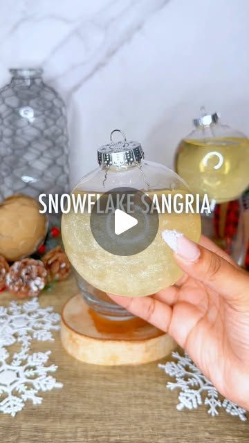 Jessica ✨ | Miami Cocktail Influencer 🥂 on Instagram: "It’s time to build your holiday party menu and I’m here to help!!! Add these to your bar, so simple. Just add ice 🍾

Snowflake Sangria ❄️✨

4 oz white wine
4 oz white cranberry juice 
2 oz peach schnapps 
1 oz elderflower liqueur
2 drops @getglitterfaced elixir
———-
1- in a large clear ornament, combine your ingredients lightly shake
2- serve on top of a wine glass
3- when ready to drink, just add ice!!
#Cheers 

#CocktailsWithWhiskey  #Drinks #Christmas #ChristmasRecipes #Cocktails #HappyHolidays" Creative Drink Presentation, Ornament Drink Ideas, Christmas Ball Ornament Drinks, Ornament Drinks Holidays, Christmas Ornament Drinks, Ornament Drinks, Ornament Cocktail, Holiday Party Menu, Drinks Christmas