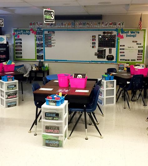 Come On In to my 1st Grade Classroom! Classroom Desk Arrangement, Classroom Setup Elementary, 1st Grade Classroom, Kindergarten Classroom Setup, Desk Arrangements, Classroom Arrangement, Classroom Desk, Classroom Seating, Classroom Makeover