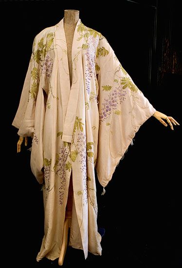 Edwardian Vintage Clothing: #c334 Kimono tea gown at Vintage Textile Tea Gown, Vintage Textile, Edwardian Fashion, Moda Vintage, Vintage Textiles, Historical Clothing, Vintage Style Outfits, Historical Fashion, Tea Dress