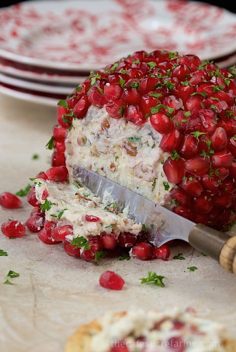 Pecan Cheeseball, Yalda Night, Pomegranate Recipes, Christmas Appetizer, Appetizer Menu, Cheese Balls, Persian Food, Xmas Food, Christmas Appetizers