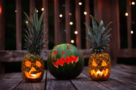 Halloween Lanterns Diy, Halloween Birthday Party, Halloween Countdown, Halloween Lanterns, Halloween Pumpkins Carvings, Tiki Party, Theme Halloween, Halloween 2020, Halloween Deco