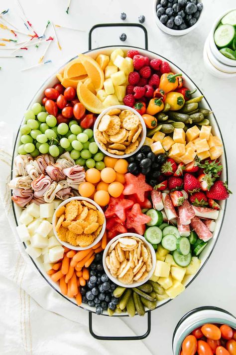 Kid Friendly Summer Snack Platter (gluten free) | Clean Eats & Treats Clean Eating Soup, Resep Salad, Snack Platter, Clean Eating For Beginners, Clean Eating Breakfast, Charcuterie Inspiration, Party Food Platters, Charcuterie Recipes, Summer Snacks