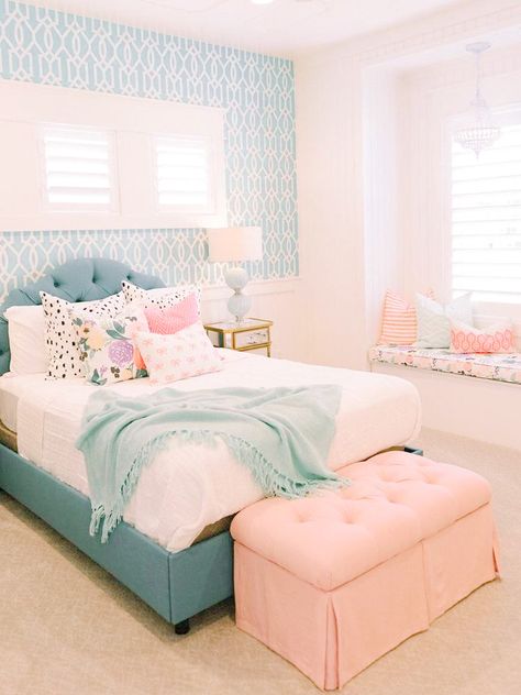 Light Purple And Turquoise Bedroom, Teal Girl Room, Teal And Pink Teen Bedroom, Girls Pink And Blue Bedroom, Teal And Pink Girls Bedroom, Light Pink And Blue Room, Pink And Teal Room, Pink And Turquoise Girls Room, Blue And Pink Room Aesthetic