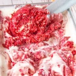 Homemade Red Velvet Ice Cream Recipe Red Celvet, Red Velvet Ice, Fluffy Buttercream Frosting, Red Velvet Ice Cream, Buttercream Frosting For Cupcakes, Buttercream Icing Recipe, Velvet Cheesecake, Homemade Pudding, Red Velvet Cake Mix