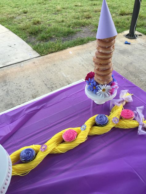 Rapunzel -Tangled donut tower Rapunzel Donut Tower, Flynn Ryder, Donut Tower, Rapunzel Birthday Party, Rapunzel And Flynn, Rapunzel Party, Rapunzel And Eugene, Princess Rapunzel, Princess Party