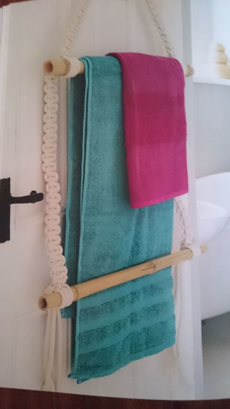 Decorative Knots ~ Book Review ~ Crochet Addict UK ~ #Book #Review ~ #DecorativeKnots ~ The new #Macrame ~ http://www.crochetaddictuk.com/2015/02/decorative-knots-book-review.html Macrame Bathroom Decor, Bathroom Macrame, Macrame Kitchen, Bathroom Crochet, Wipe Holder, Macrame Shelf, Crochet Boho Bag, Decorative Knots, Macrame Home Decor