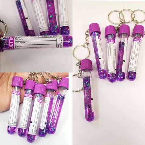 Phlebotomy Keychain, Diy Nursing, Creative Money Gifts, Nursing Accessories, Phlebotomy, The Tube, Keychain Design, Diy Resin Crafts, Cute Keychain