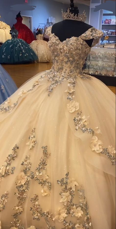 Quencinera Dresses Grey, Quiseañero Dresses, Cream Colored Quinceanera Dresses, Soft Quince Dresses, Sweet 16 Dresses Champagne, Aesthetic Quince Dresses, Victorian Quinceanera Theme Dress, Unique Quinceanera Dresses Sweet 15, Light Quince Dresses