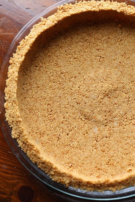 This easy graham cracker pie crust is buttery, flavored with sweet ground cinnamon, and the perfect base for your favorite pie recipe! Graham Cracker Crust Pie Recipes, Cinnamon Graham Cracker Crust, Graham Pie, Graham Cracker Pie Crust, Cracker Pie Crust, Graham Cracker Pie, Graham Cracker Crust Recipe, Cracker Pie, Graham Cracker Recipes