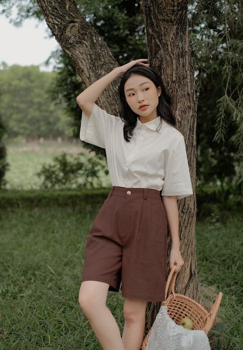 Brown Shorts Outfit, Linen Camisole, Short For Women, White Shirt Blouse, Unique Outfit, Summer Linen Dresses, Brown Shorts, Women Blouse, Summer Linen