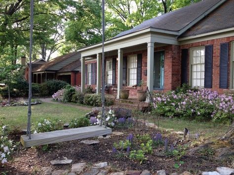 Red Brick Ranch Exterior, Brick Ranch Curb Appeal, Red Brick Ranch, Brick Ranch Exterior, Brick Ranch Houses, Red Brick House Exterior, Historic Colours, Ranch House Exterior, Lake Houses Exterior