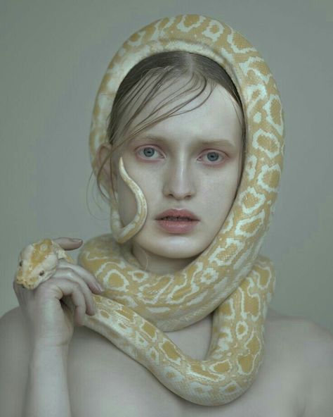 Raw Photography, Human Reference, A Snake, Jolie Photo, Pose Reference Photo, Portrait Inspiration, 인물 사진, Art Model, Photo Reference